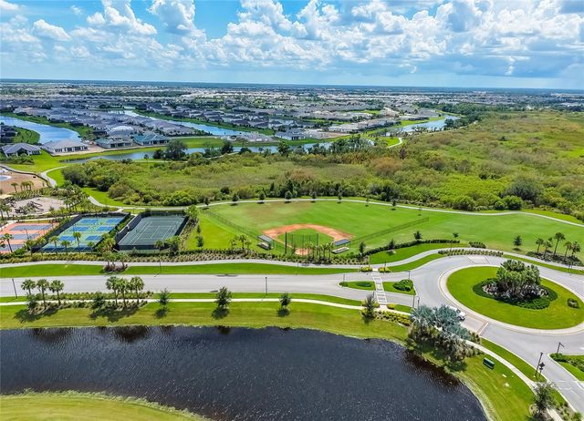 17645 CRESCENT MOON LOOP, Bradenton, FL 34211