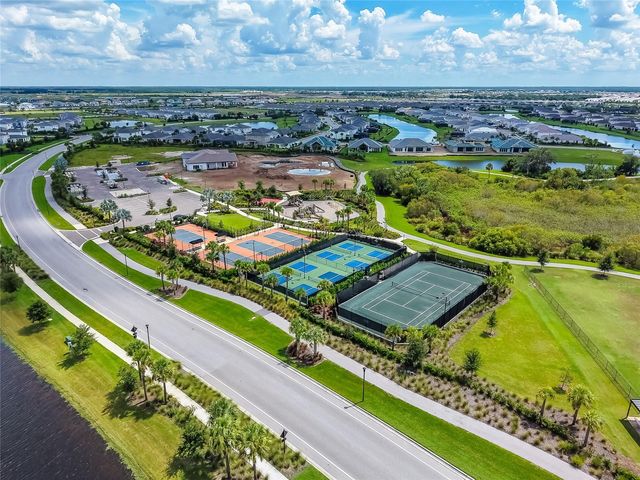 17645 CRESCENT MOON LOOP, Bradenton, FL 34211