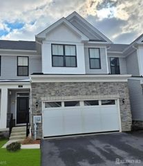 27 Wisteria Court, Monroe, NJ 08831