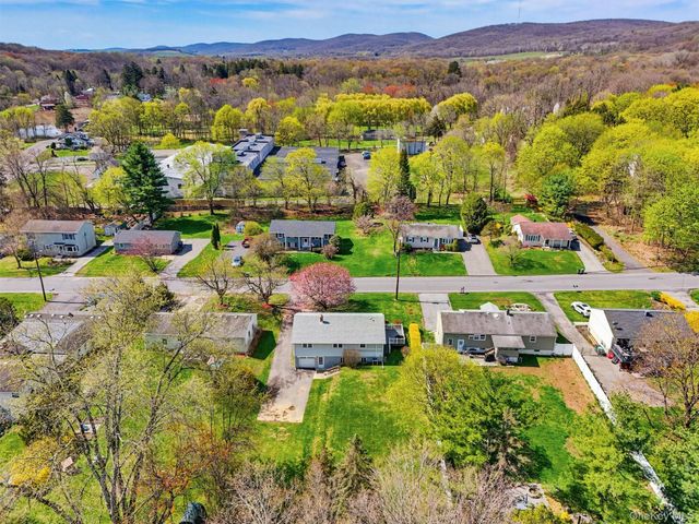 12 Reservoir Road, Highland, NY 12528