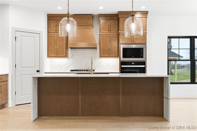 711 Lillian Way, Jeffersonville, IN 47130