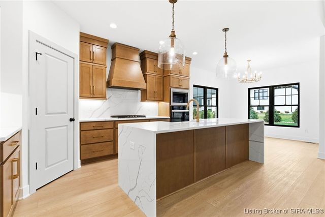 711 Lillian Way, Jeffersonville, IN 47130