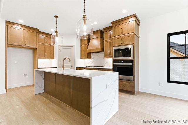 711 Lillian Way, Jeffersonville, IN 47130