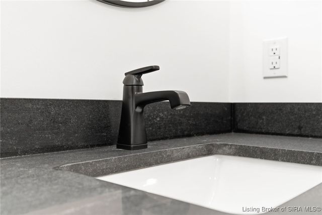 711 Lillian Way, Jeffersonville, IN 47130