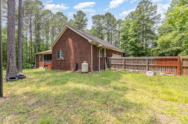 3304 Black Stallion Court, Zebulon, NC 27597