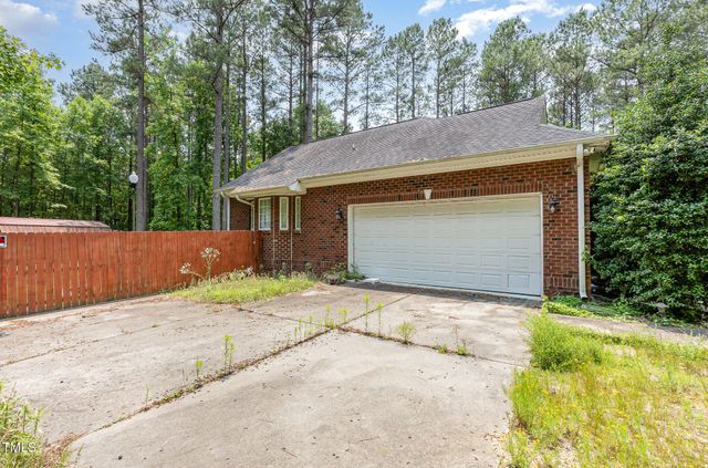 3304 Black Stallion Court, Zebulon, NC 27597