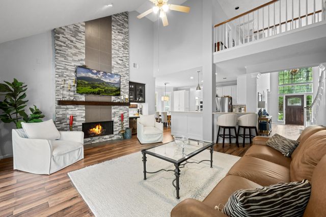 59 N Bluff Creek Circle, The Woodlands, TX 77382