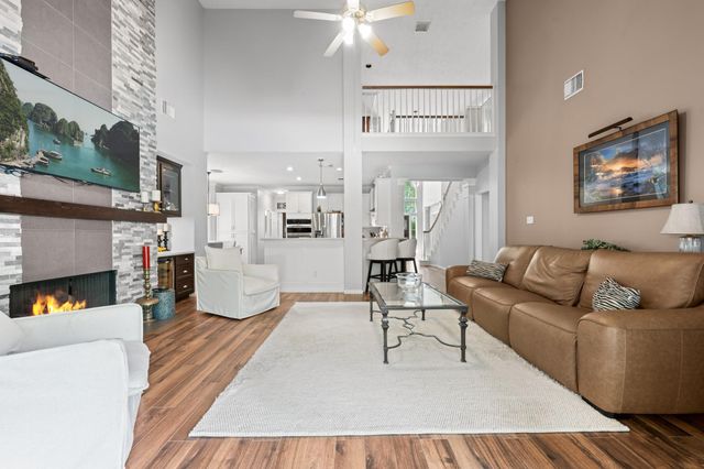 59 N Bluff Creek Circle, The Woodlands, TX 77382