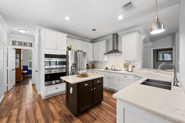 59 N Bluff Creek Circle, The Woodlands, TX 77382