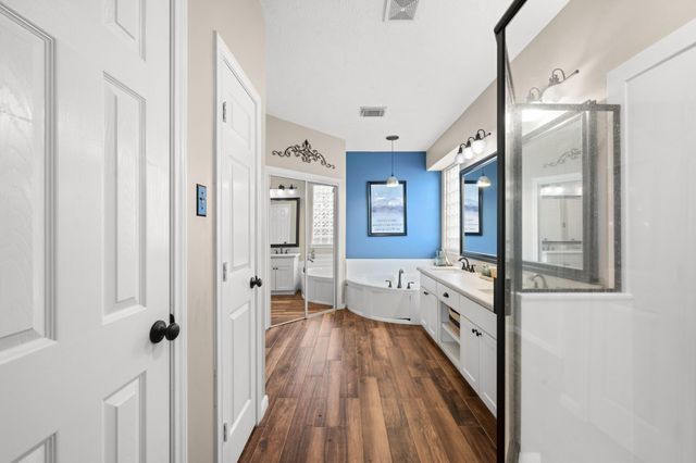 59 N Bluff Creek Circle, The Woodlands, TX 77382