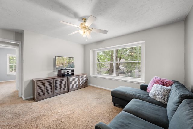 59 N Bluff Creek Circle, The Woodlands, TX 77382