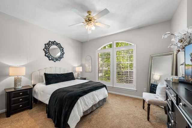 59 N Bluff Creek Circle, The Woodlands, TX 77382