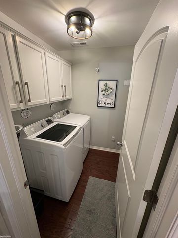 6989 Boulder Pointe Drive, Washington Twp, MI 48094