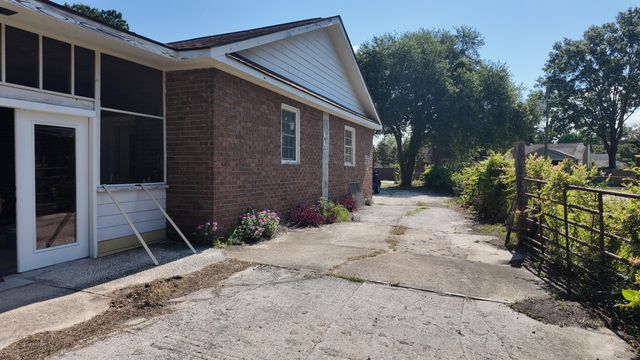 463 Old Moncks Corner, Goose Creek, SC 29445