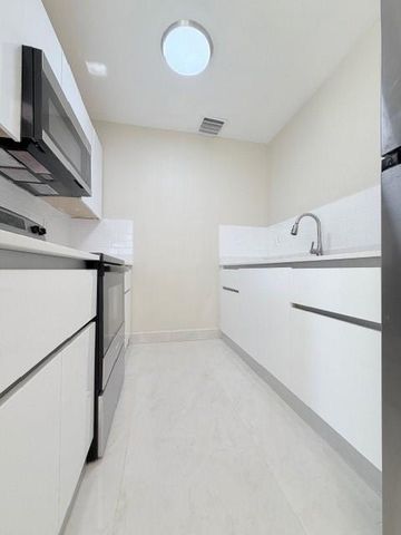 53 NE 16th Place, Fort Lauderdale, FL 33305