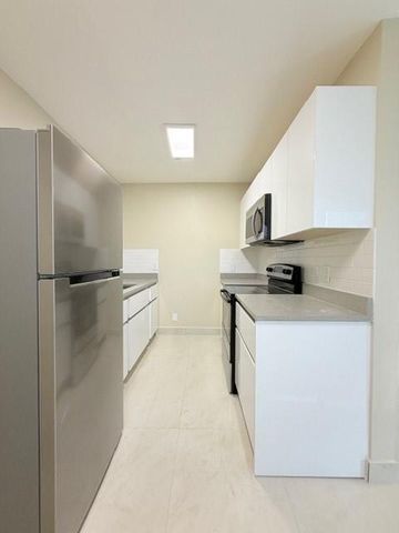 53 NE 16th Place, Fort Lauderdale, FL 33305