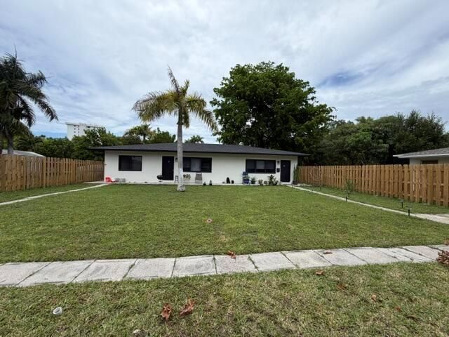53 NE 16th Place, Fort Lauderdale, FL 33305