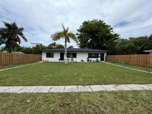 53 NE 16th Place, Fort Lauderdale, FL 33305