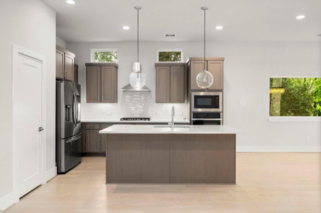 834 Fisher Street A, Houston, TX 77018