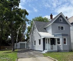 1338 Crane Street, Schenectady, NY 12303
