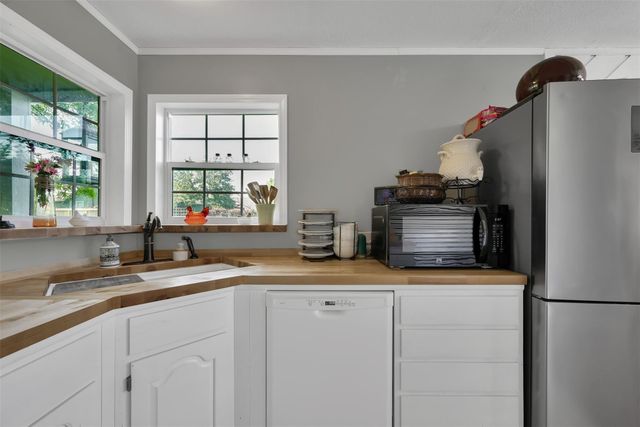 10496 Summit Drive, Willis, TX 77318