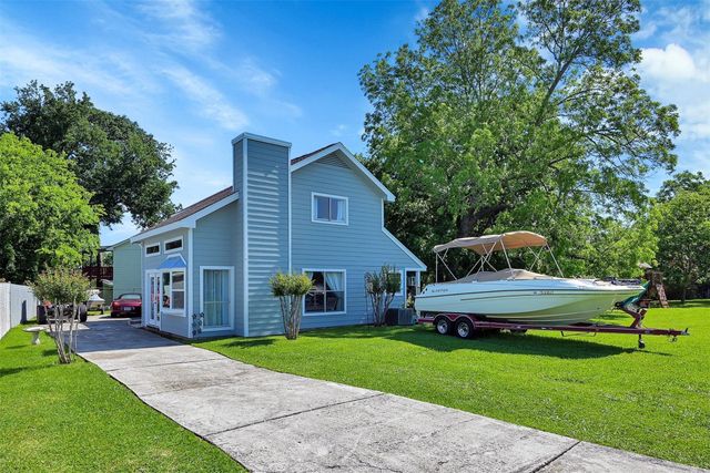 10496 Summit Drive, Willis, TX 77318