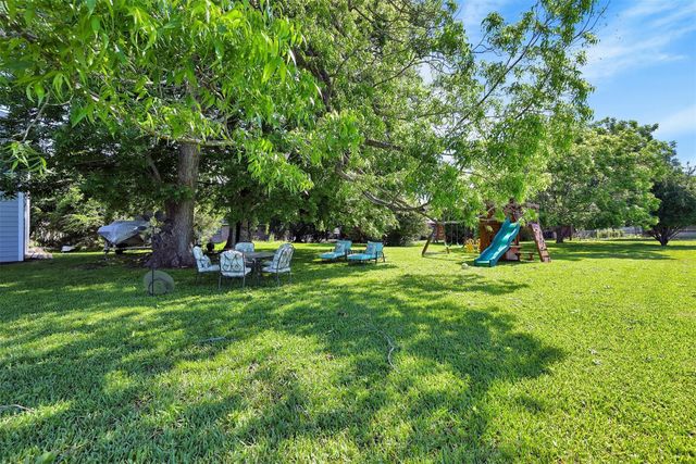 10496 Summit Drive, Willis, TX 77318