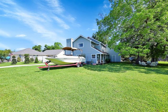 10496 Summit Drive, Willis, TX 77318