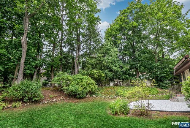 92 Arbor Drive, Ho-ho-kus, NJ 07423