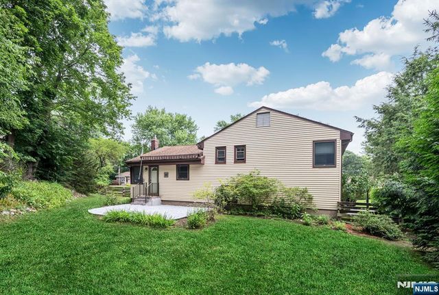 92 Arbor Drive, Ho-ho-kus, NJ 07423