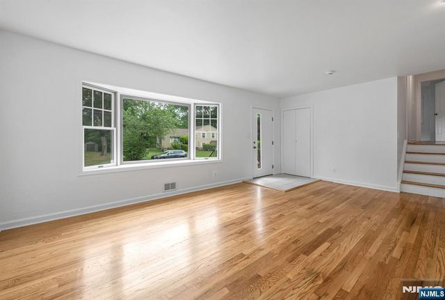 92 Arbor Drive, Ho-ho-kus, NJ 07423