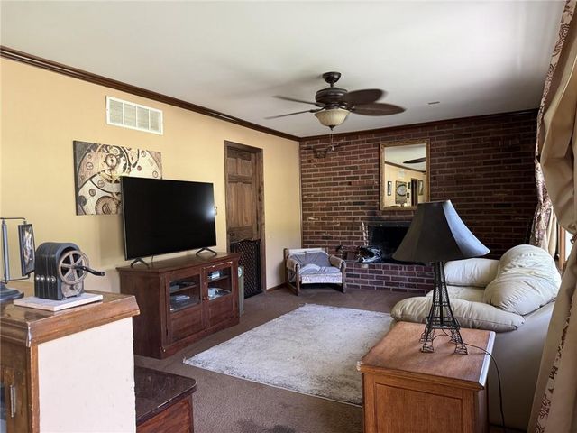 6807 Sycamore Avenue, Kansas City, MO 64133