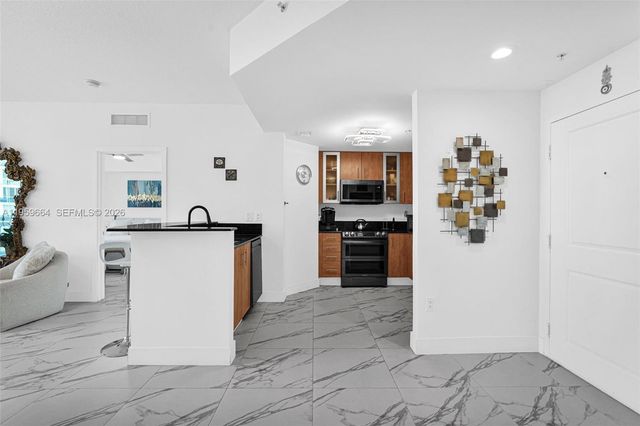 7910 Harbor Island Dr 1103, North Bay Village, FL 33141