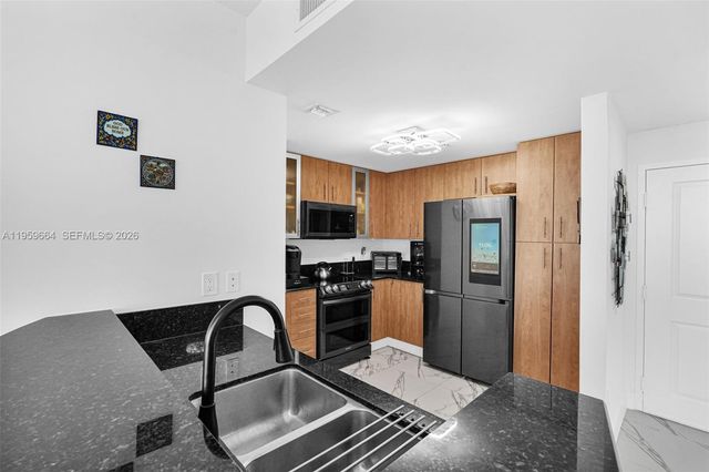 7910 Harbor Island Dr 1103, North Bay Village, FL 33141