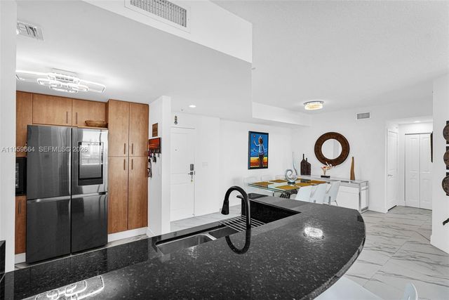 7910 Harbor Island Dr 1103, North Bay Village, FL 33141