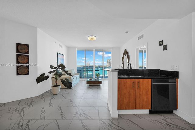 7910 Harbor Island Dr 1103, North Bay Village, FL 33141