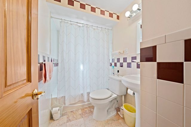 7 Oakwood Ave, Randolph, MA 02368