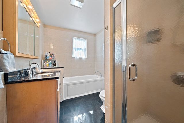 7 Oakwood Ave, Randolph, MA 02368