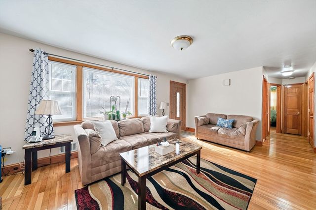 7 Oakwood Ave, Randolph, MA 02368