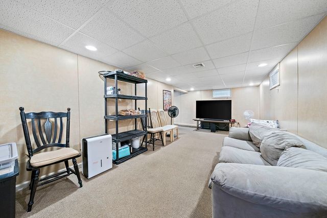 7 Oakwood Ave, Randolph, MA 02368