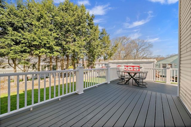 7 Oakwood Ave, Randolph, MA 02368
