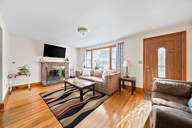 7 Oakwood Ave, Randolph, MA 02368