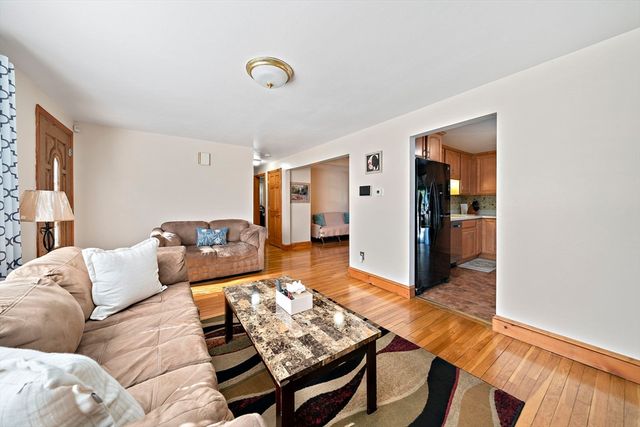 7 Oakwood Ave, Randolph, MA 02368