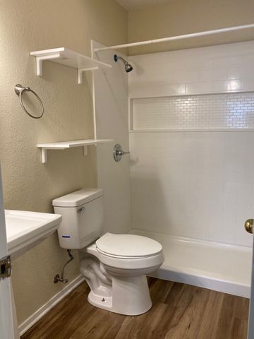 1421 S 12th Street S 108, Waco, TX 76706