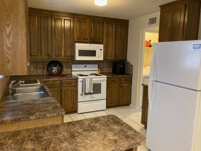 1421 S 12th Street S 108, Waco, TX 76706