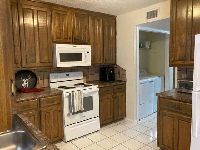 1421 S 12th Street S 108, Waco, TX 76706