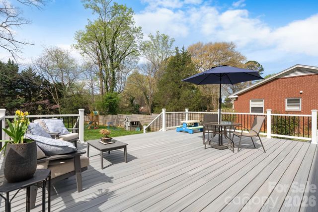 95 18th Avenue NW, Hickory, NC 28601