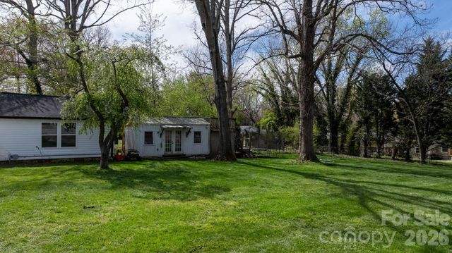 95 18th Avenue NW, Hickory, NC 28601