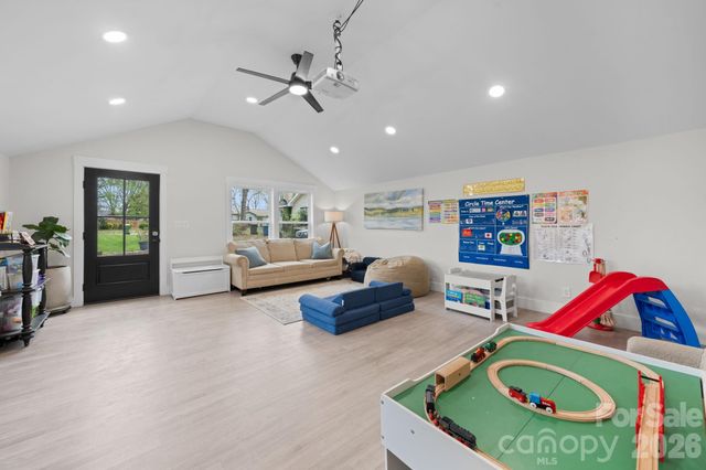 95 18th Avenue NW, Hickory, NC 28601