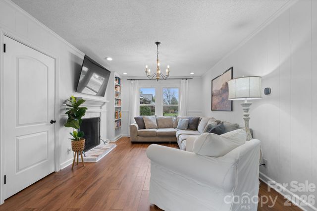 95 18th Avenue NW, Hickory, NC 28601